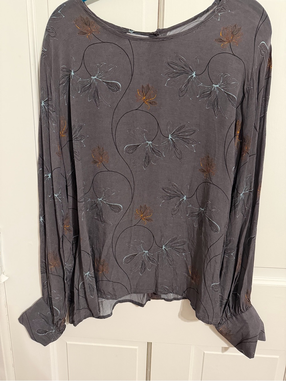 APNY XXL Gray Floral Blouse with Blue & Gold Accents
